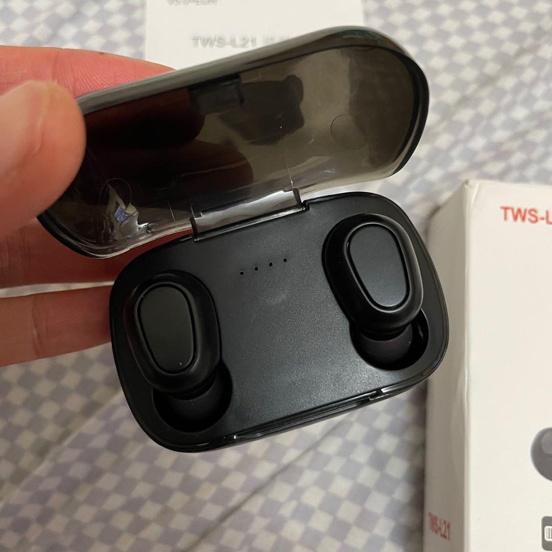 TWS Earbuds (Category: Earphones) located in Muntinlupa City. Submitted by patfollosco (Listing ID 1062904590, Image 3). Description: Good quality. Mura lang. 3 units available..