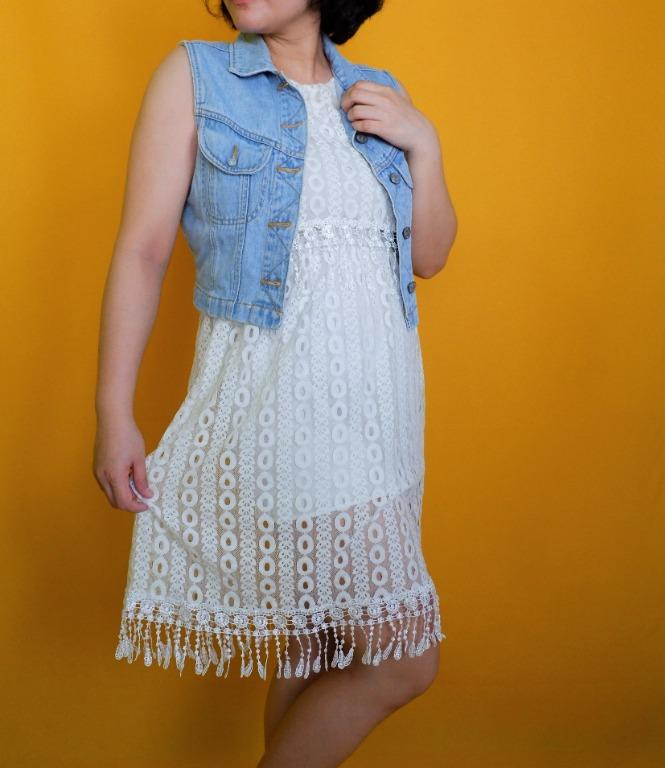 White Sleeveless Lace Dress (Category: Dresses) located in Antipolo. Submitted by clutteredge (Listing ID 1062924854, Image 1). Description: Style: Scallop-type of lace with lace trimmings at the bottom Size: S-M If you're looking for a cute and simple lace dress, this is a great option..