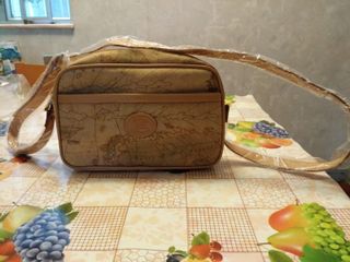 （分類：）位於 。 由 alfredpak 提交（商品編號 1063135355，圖片 1）。簡介： 。