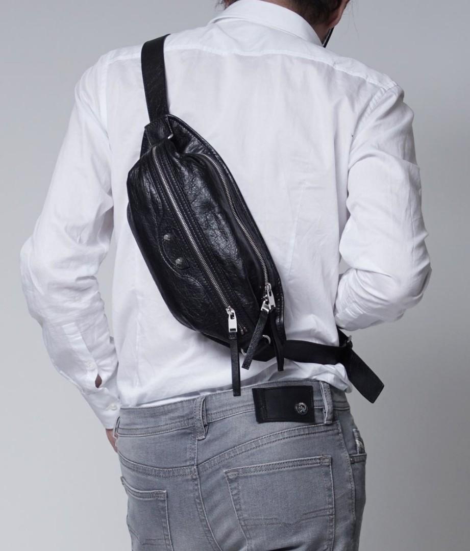 Fabrikant afskaffe obligat 👜 Balenciaga Men's Neo Lift Messenger Bum Body Bag, Luxury, Bags & Wallets  on Carousell