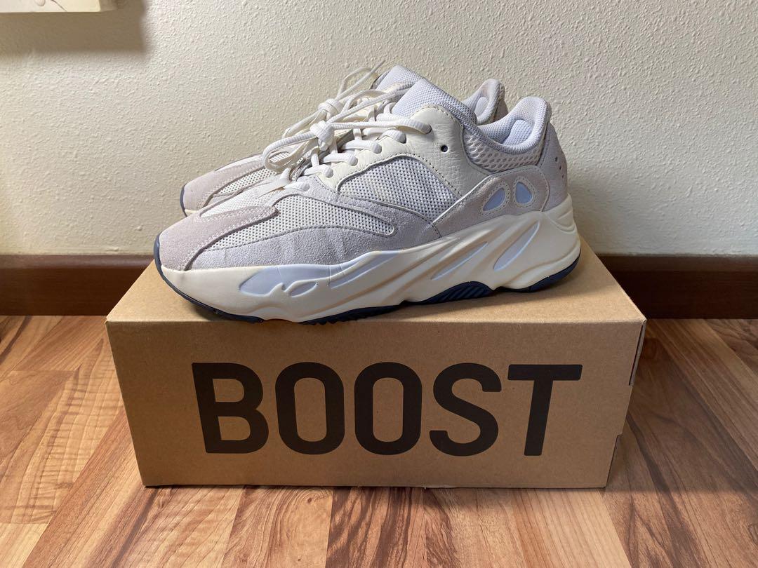 yeezy 700 boost analog
