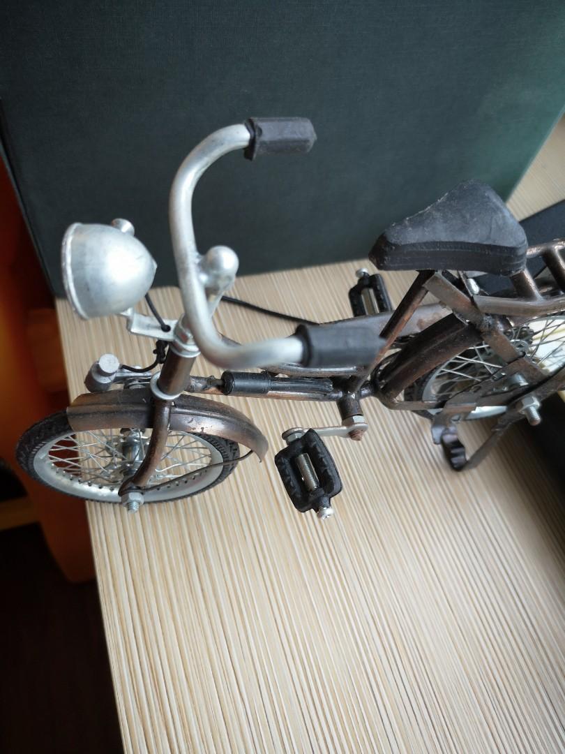 Bicycle model (Category: Other Kids Furniture) located in Singapore. Submitted by sansara (Listing ID 1063094921, Image 3). Description: Bicycle model with chain and handle Hand made high quality Unqiue toy for kids to play.