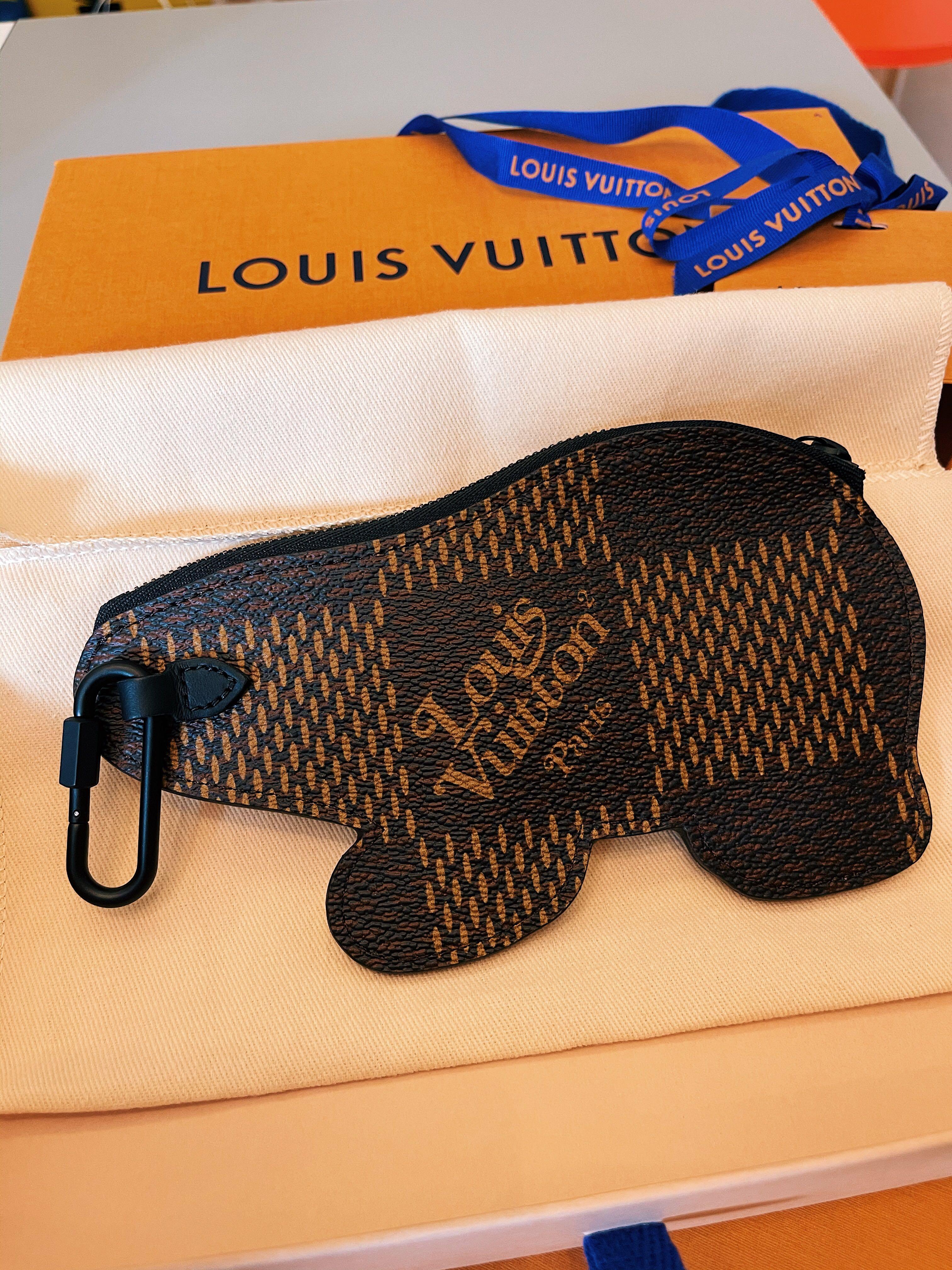 Louis Vuitton 2020 Nigo Giant Damier Ebene Mountain Bear Coin Card Holder ·  INTO