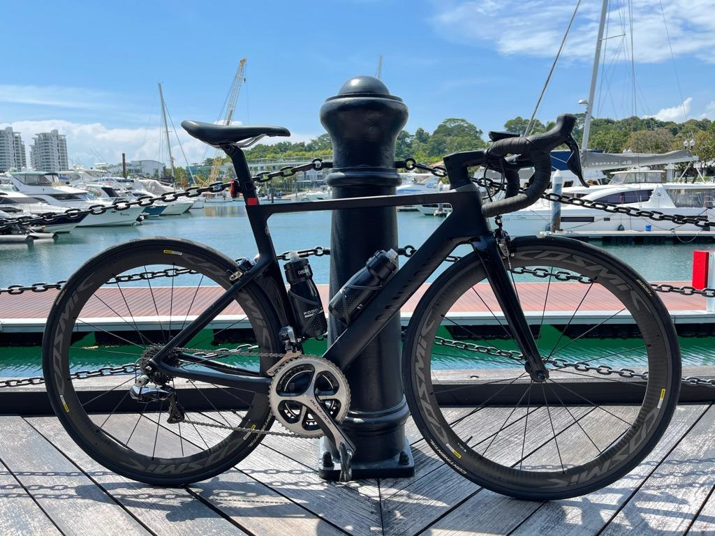 Canyon Aeroad CF SLX 9.0 Di2 Size S Sports Equipment Bicycles