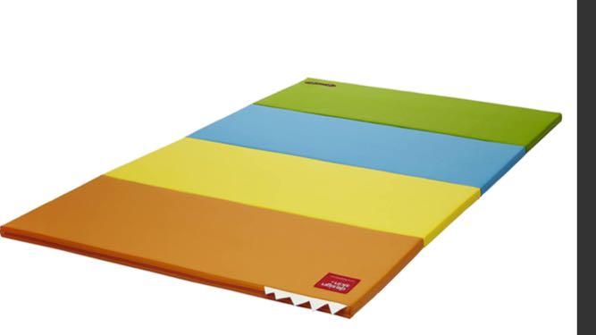 Design skin (Category: Baby Toiletries & Grooming) located in Cavite. Submitted by dimple082 (Listing ID 1063148365, Image 2). Description: Folding playmat In good condition @2750 09499569393 .