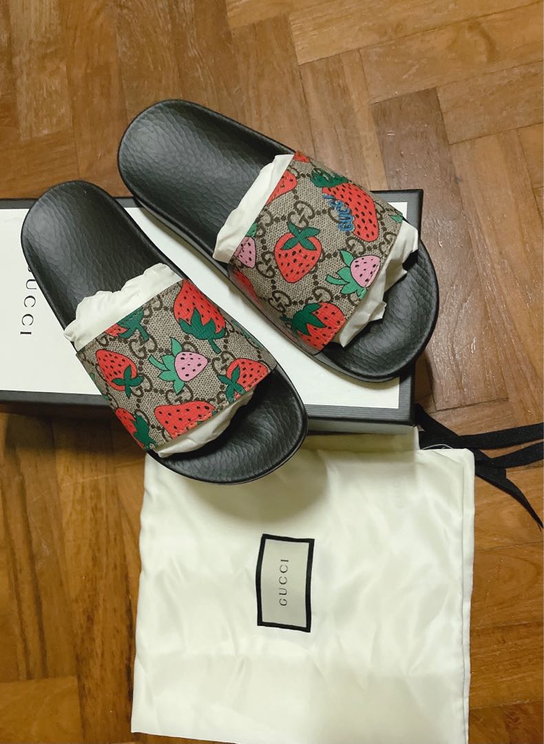 Gucci slides with strawberry outlet