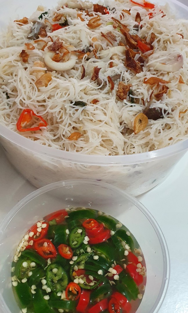 Halal Fried Bee Hoon Food Drinks Chilled Frozen Food On Carousell