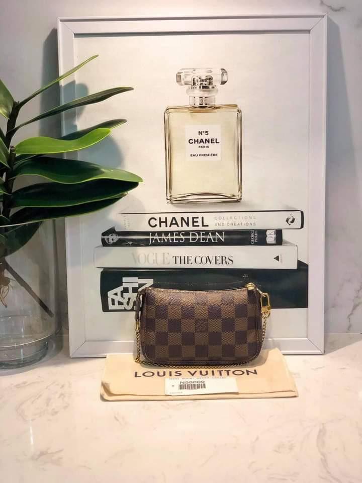 Louis Vuitton Mini Pochette Accessories in Damier Ebene (Category: Luxury Bags & Wallets) located in Carmona. Submitted by bagislifeshop (Listing ID 1063122106, Image 1). Description: On Hand in PH🇵🇭 100% Authentic LV Mini Pochette Accessories in Damier Ebene Condition: 8.5/10 Very Clean Inside and Out Comes with Dustbag, Chain and Tag Disclaimer: All Products, Names, Brands, and Logos are owned by their respective brand owners. We are not affi