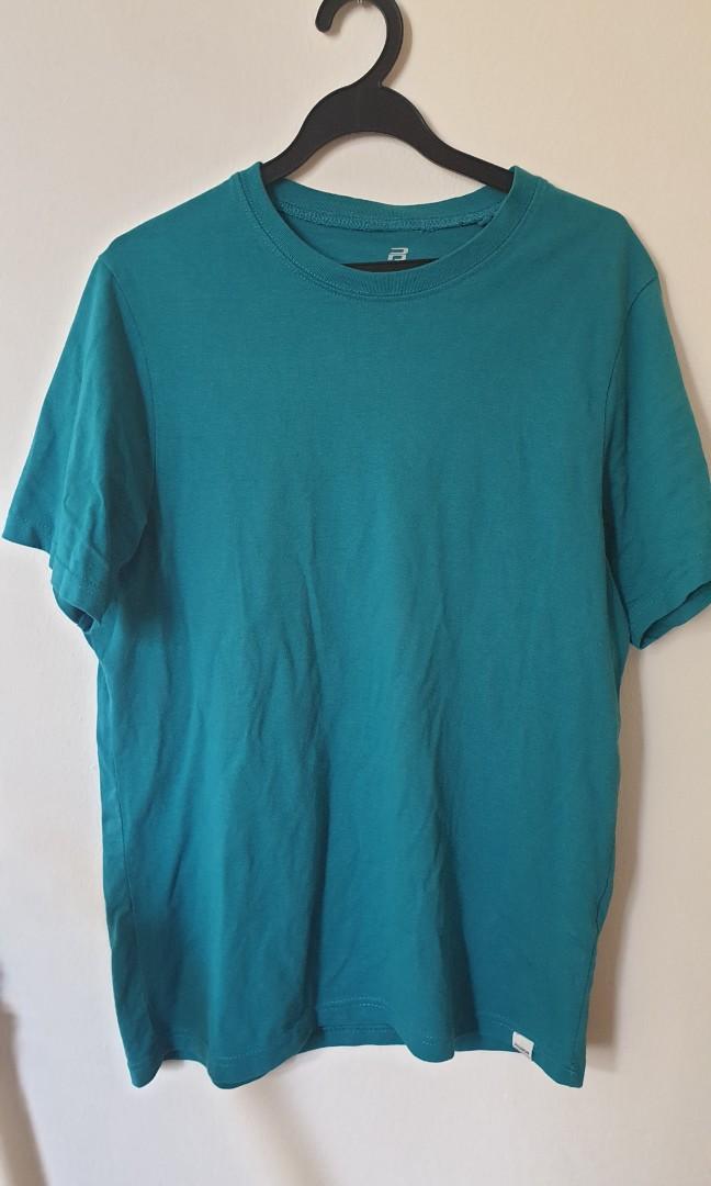 Pull n Bear basic tee (Category: Tshirts & Polo Shirts) located in Singapore. Submitted by the_process (Listing ID 1063061404, Image 1). Description: worn once. size S regular fit pull n bear retail price $19.99.