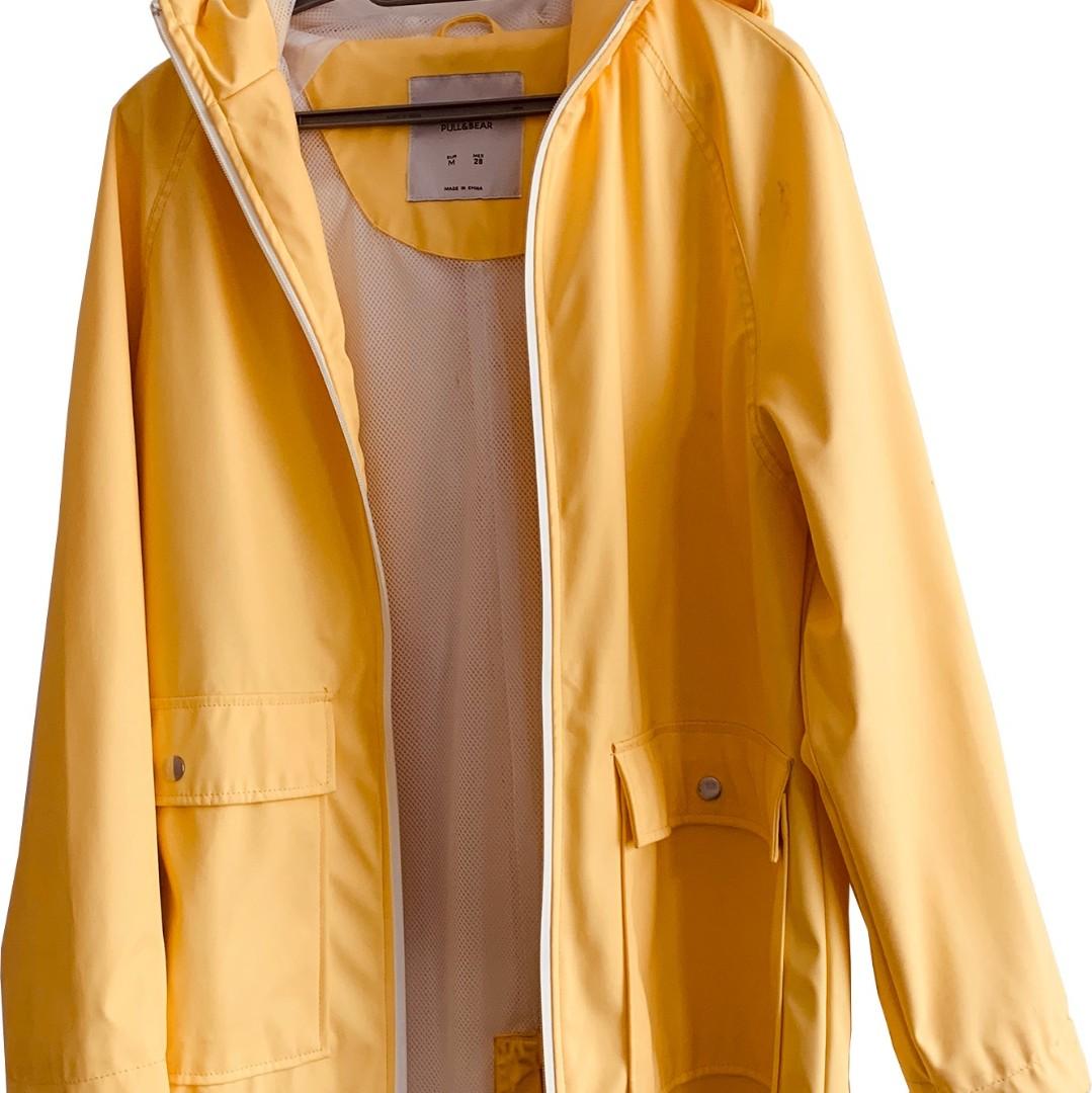 Pull and outlet bear yellow jacket