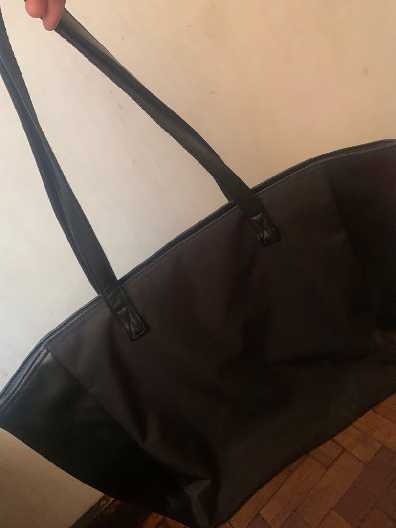 Puma Prime Classic Large Shopper Tote Bag (Category: Cross-body Bags) located in Noveleta. Submitted by xtindc (Listing ID 1063005767, Image 2). Description: Original BNWT Puma Prime Classic Large Shopper Tote Bag Color Black Bought last May 2020 Brand new - Never used RFS : Decluttering PIOG .