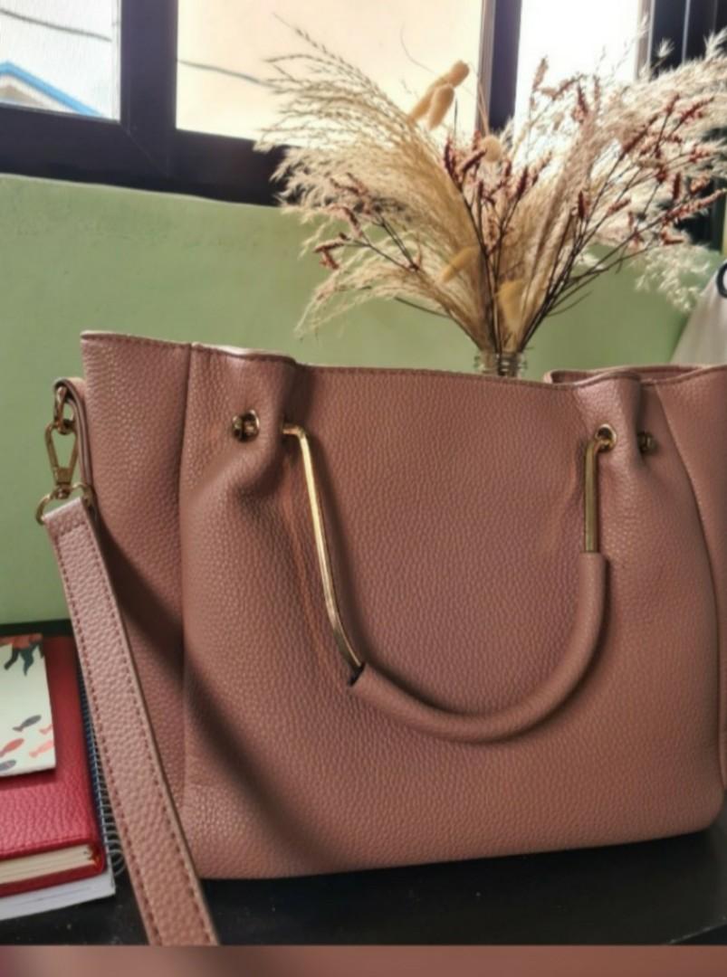 Sale Dorothy Perkins Bag 350 Women S Fashion Bags Wallets Handbags On Carousell Dorothy perkins asymmetric neckline dress aud $68.94 aud $27.57 final sale. carousell