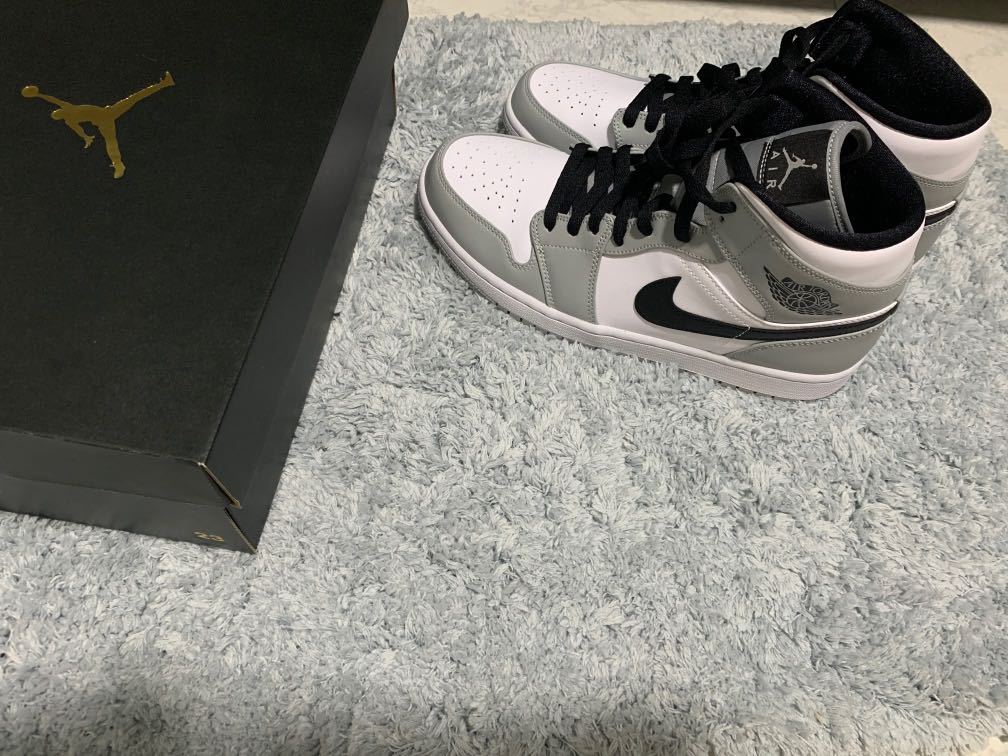 aj1 mids smoke grey