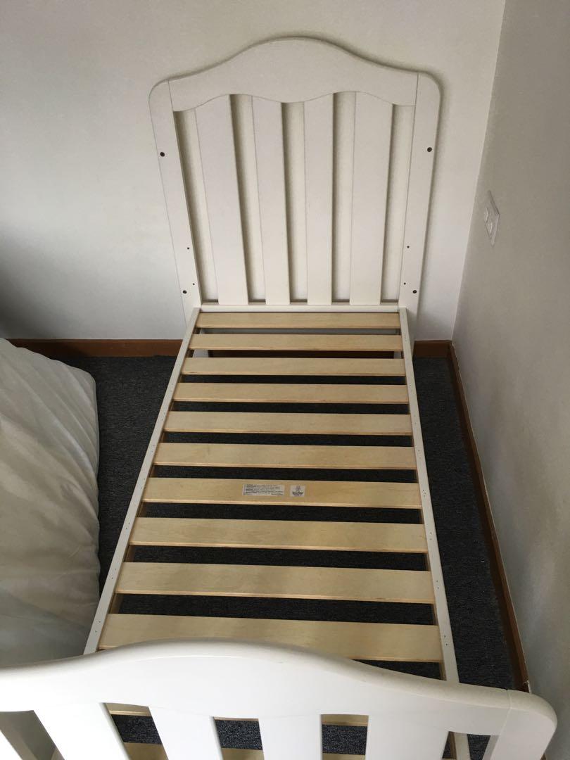 Stunning London brand Mamas & Papas Lucia White Cot/Bed worth 1,000