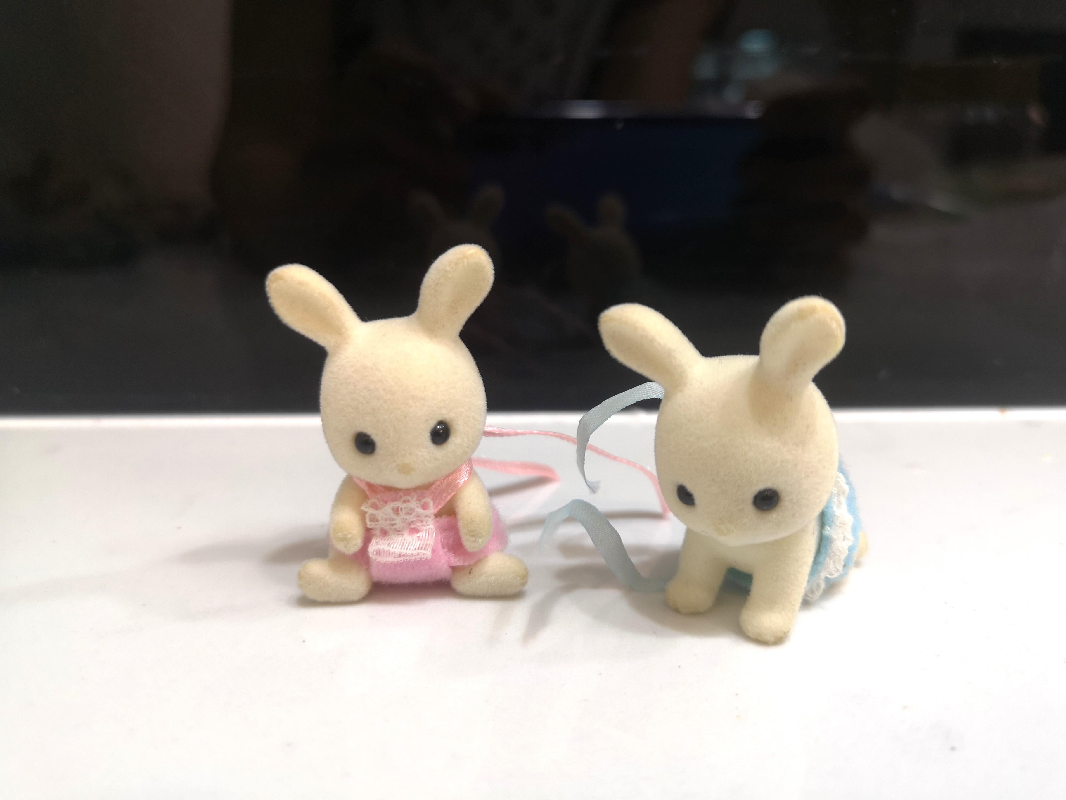 Sylvanian white rabbit store family