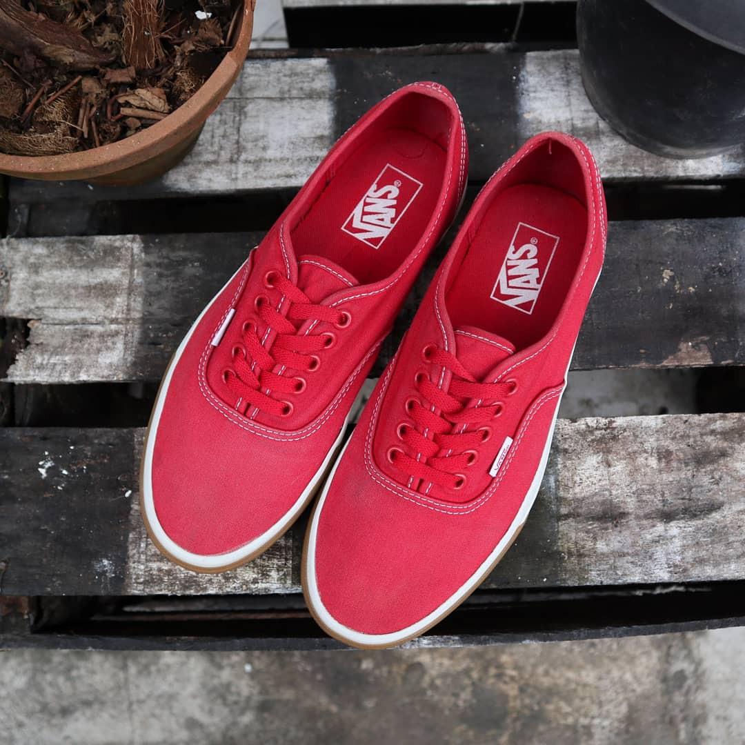 Vans authentic gum bumper red hot sale