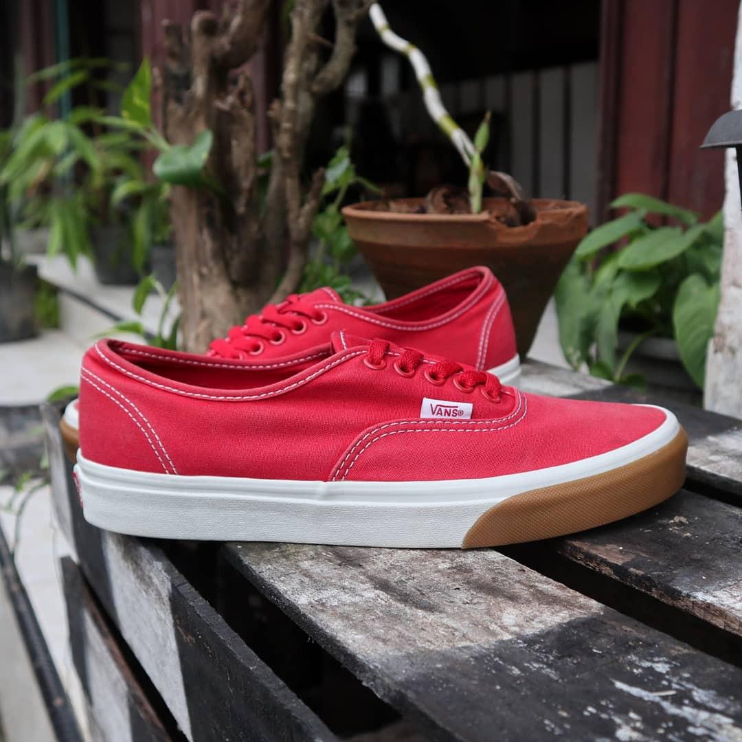 Vans authentic gum bumper red hot sale