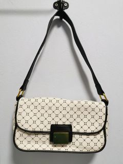 (Category: ) located in . Submitted by eve11preloved (Listing ID 1063178609, Image 1). Description: .