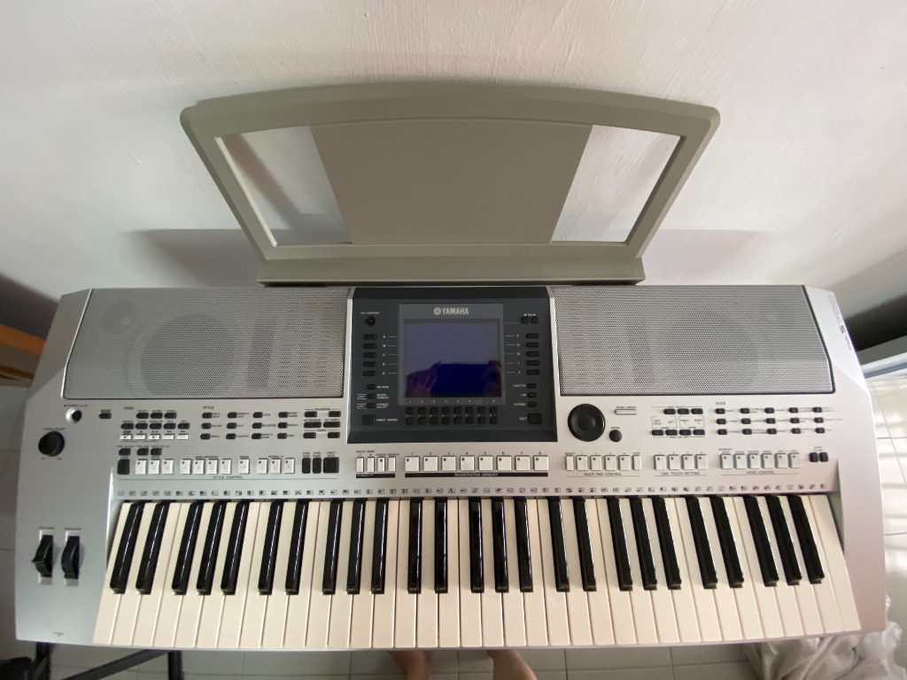 Yamaha PSR S700 Arranger Workstation Keyboard USED Hobbies