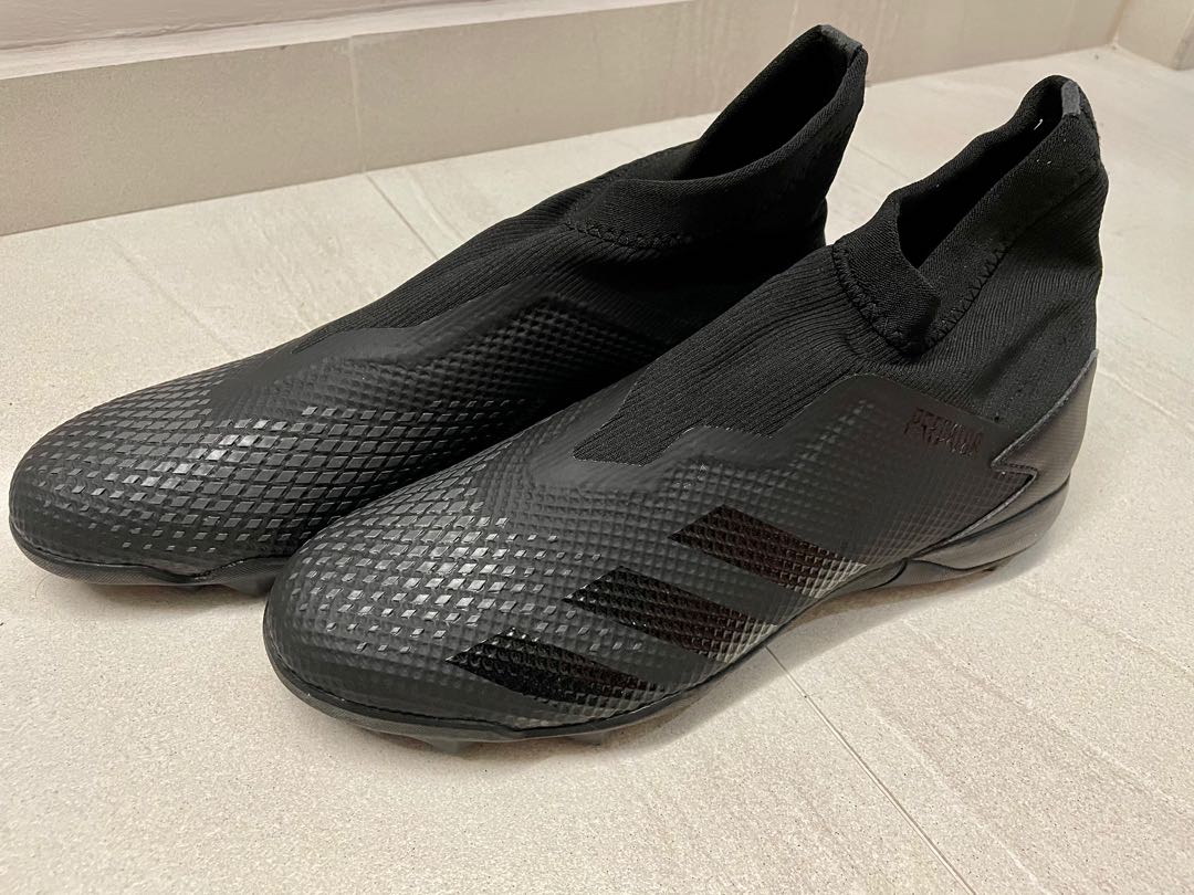 Laceless shop futsal shoes