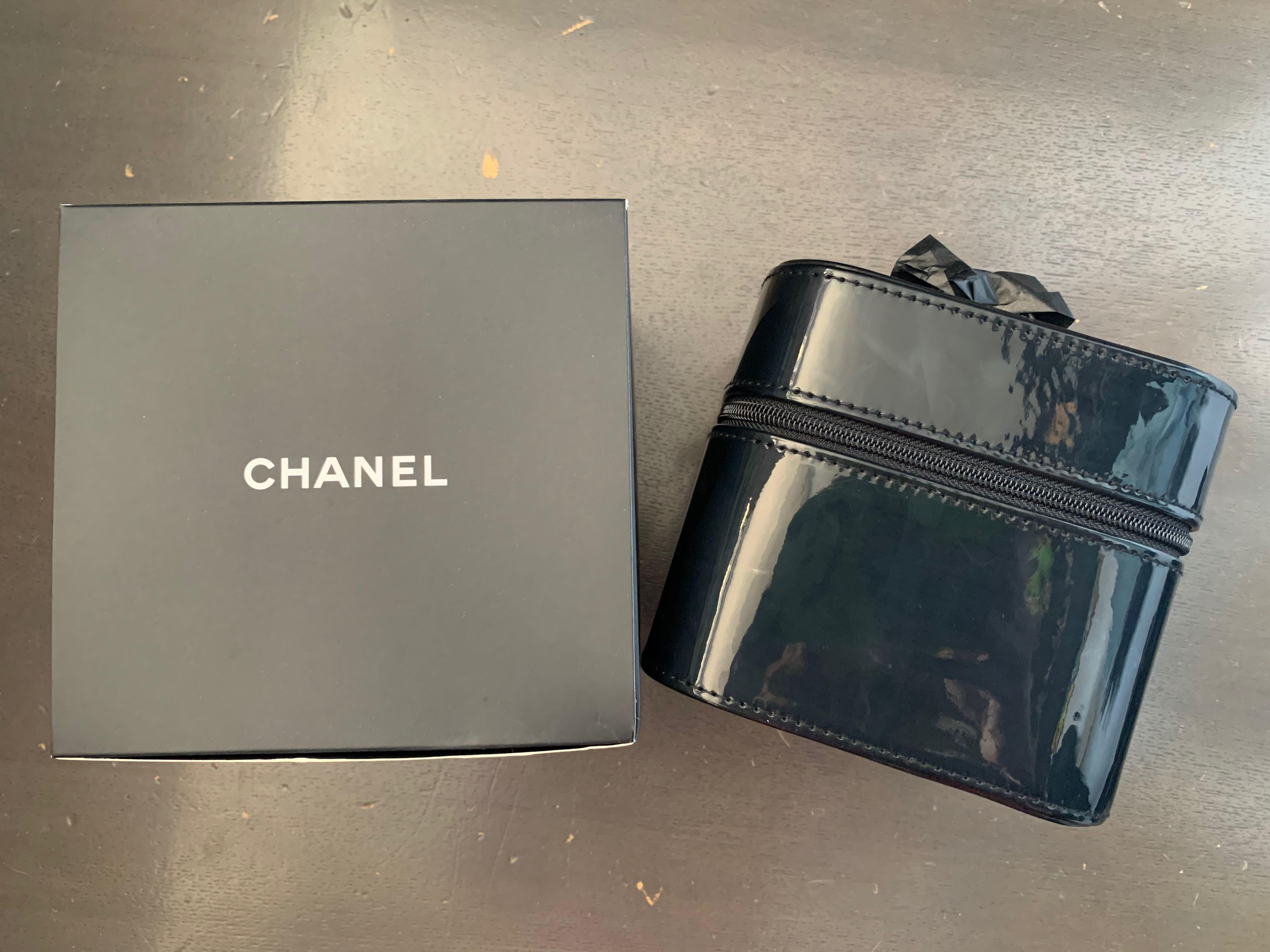 CHANEL 化妝箱Cosmetic Box, 名牌, 飾物及配件- Carousell