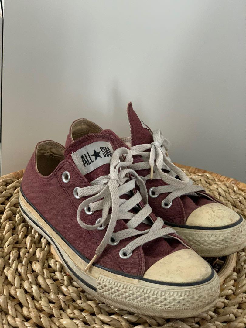 Converse maroon low on sale