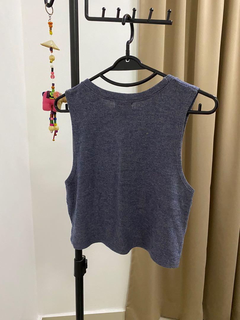 Crop top (Category: Sleeveless) located in Bayan Lepas. Submitted by lynntan91 (Listing ID 1063480421, Image 2). Description: Brand new.