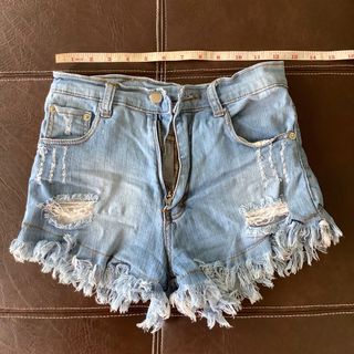 (Category: ) located in . Submitted by kayenshops (Listing ID 1063394002, Image 1). Description: .