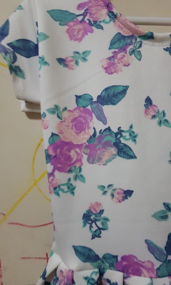 Dress for girls (Category: Babies & Kids Fashion) located in Quezon City. Submitted by bons83 (Listing ID 1063387668, Image 3). Description: for girls 5 to 6 y.o no brand gifted but never been used.