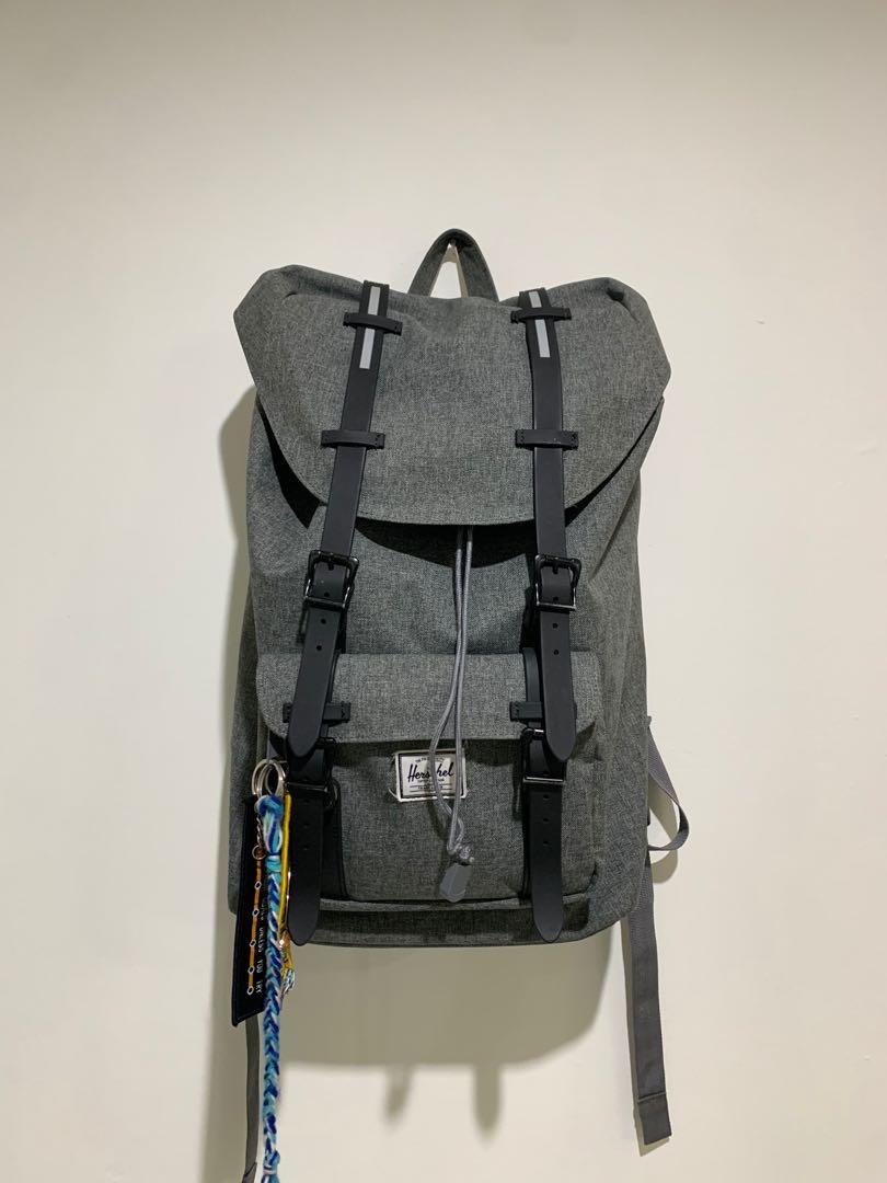 Herschel little america deals mid grey crosshatch