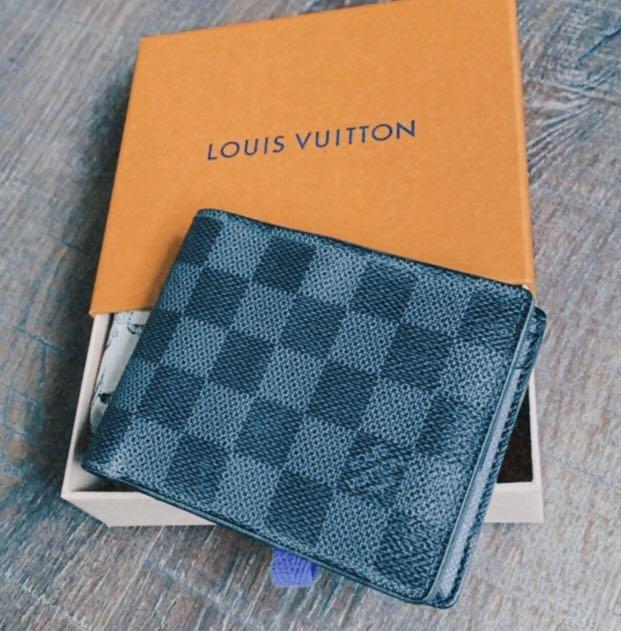 Louis Vuitton Amerigo Wallet, Men's Fashion, Watches & Accessories, Wallets  & Card Holders on Carousell