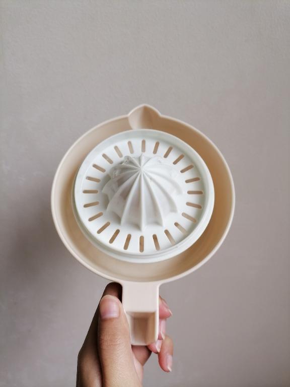 Manual Lemon/ Orange Squeezer (Category: Other Kitchen Appliances) located in San Mateo. Submitted by Babyfume (Listing ID 1063333022, Image 2). Description: great quality BOUGHT IN THE US thick material used has some weight to it, not cheap feeling no damage, stains or scratches used for any fruits, but especially for lemons and oranges removable squeezer strainer for seeds and pulp has a mouth to pour the juice comes with a handle message for m
