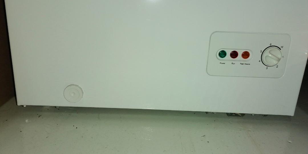 Midea Chest Freezer 99L MCF129W, TV & Home Appliances, Kitchen