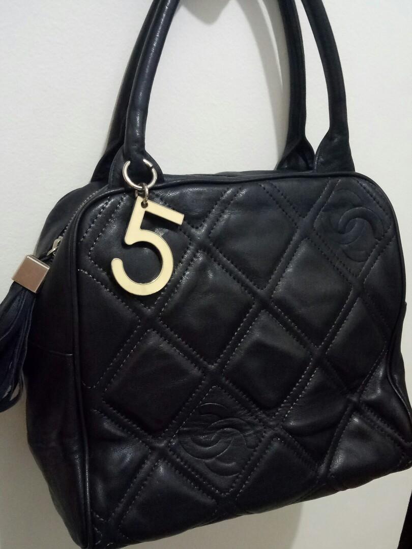 No. 5 black chanel handbag (Category: Tote Bags) located in Santa Rosa. Submitted by jmrams (Listing ID 1063471535, Image 2). Description: last price posted.