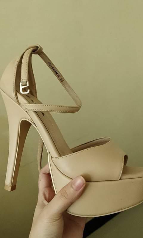 5 inch nude best sale heels