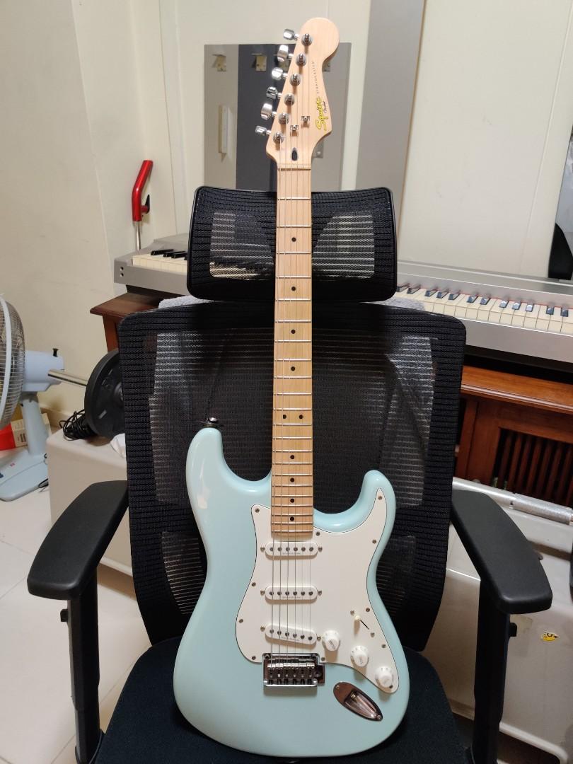 Squier deluxe sales strat daphne blue