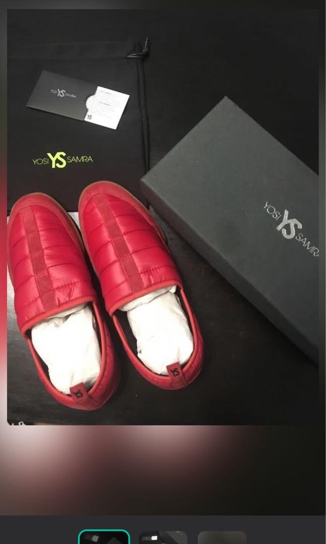 Yosi Samra (Category: Flats & Sandals) located in Muntinlupa City. Submitted by goblinsbrideph (Listing ID 1063279019, Image 1). Description: Brand new in box. Yosi Samra Chelsea flats- pompeii red color size 7M Material: suede and nylon.