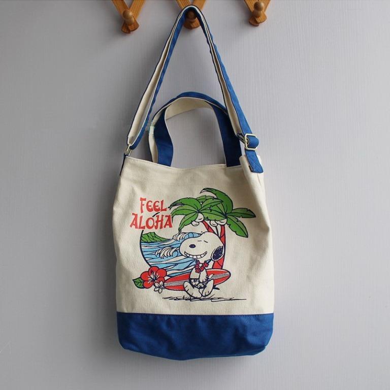 日本 Peanuts Snoopy 米白拼藍色帆布 Aloha 手挽 斜咩袋, 女裝, 手袋及銀包, Tote Bags - Carousell