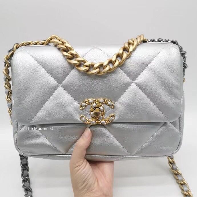 Chanel 19 leather handbag Chanel Silver in Leather - 37155684