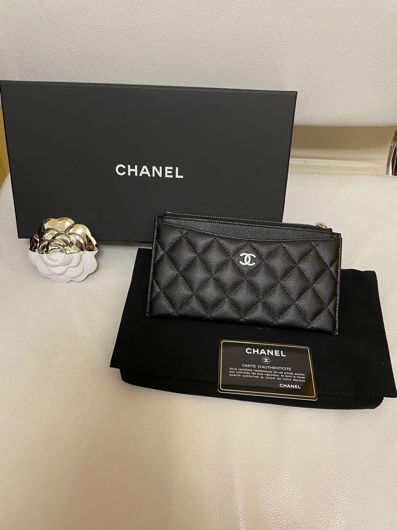 Chanel classic zip pouch sliver logo, 名牌, 手袋及銀包- Carousell