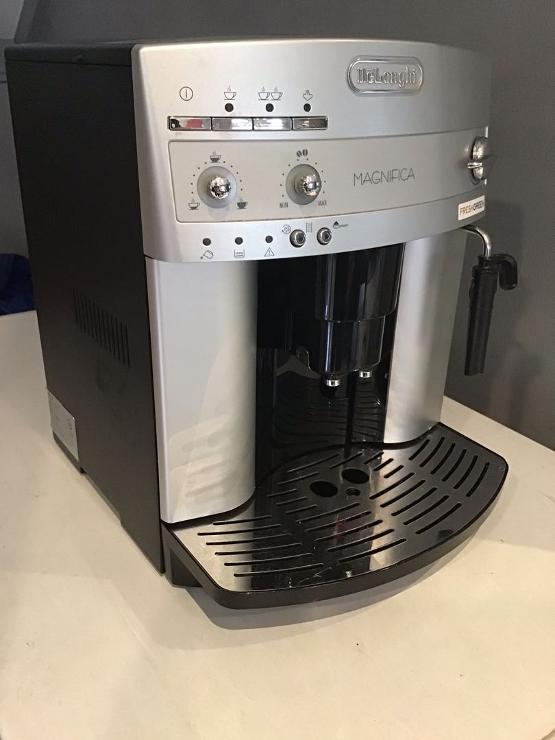 DeLonghi Magnifica Coffee Maker, TV & Home Appliances, Kitchen