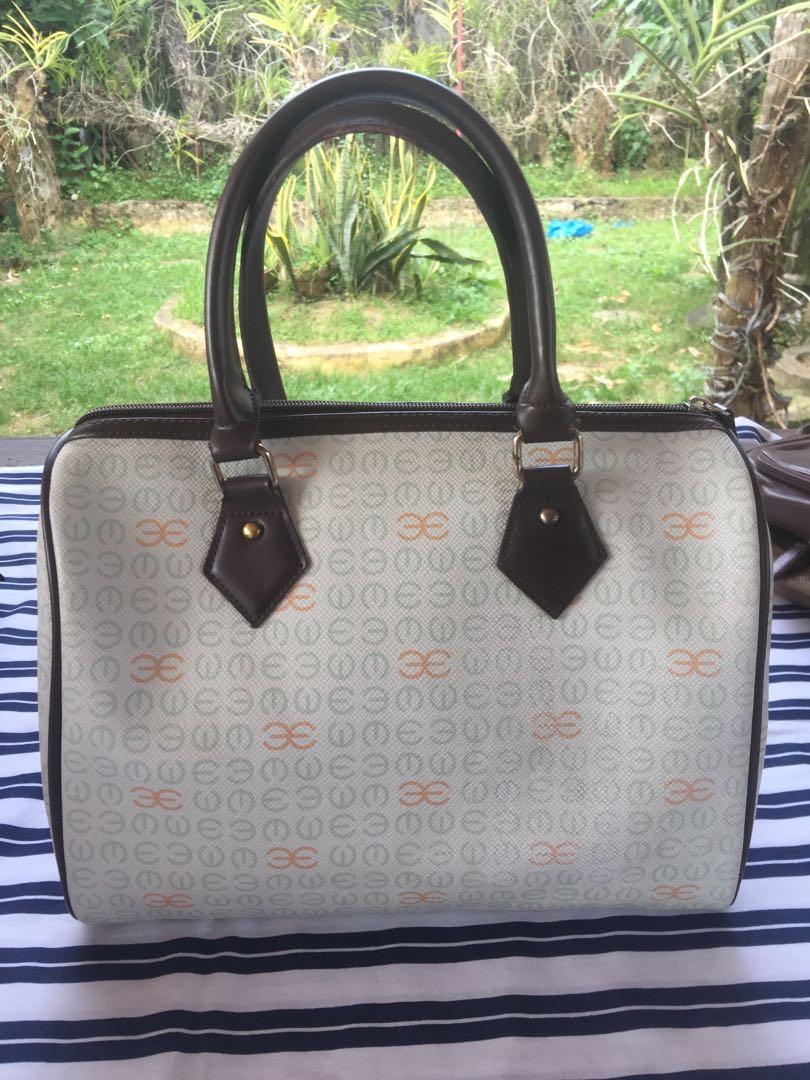 Esquire Doctors Bag, Women's Fashion, Bags & Wallets, Beach Bags on