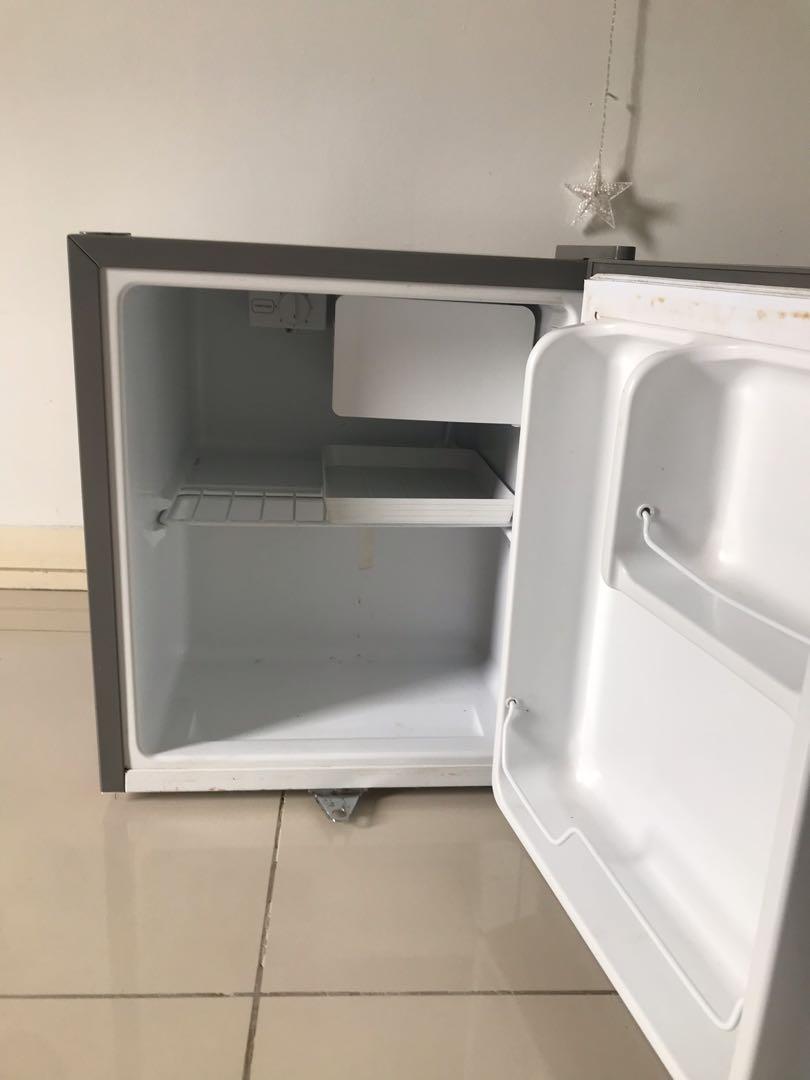 Hisense mini fridge, TV & Home Appliances, Kitchen Appliances