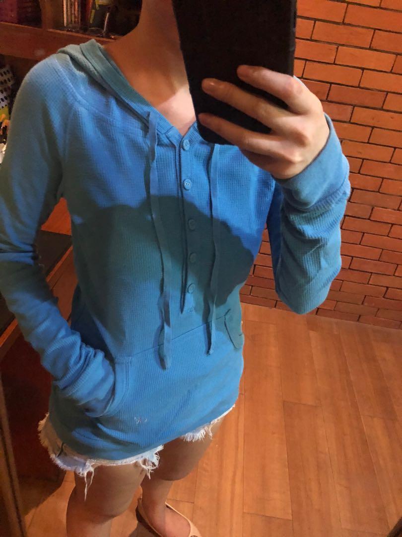 Kashieca fitted sweater hoodie (Category: Coats, Jackets and Outerwear) located in Quezon City. Submitted by lineuph (Listing ID 1063748271, Image 1). Description: Small Rfs: decluttering .
