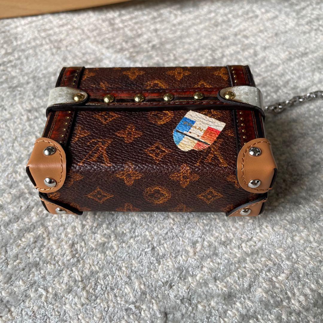 Louis Vuitton LV Essential Trunk Crocodile Bag, Luxury, Bags & Wallets on  Carousell