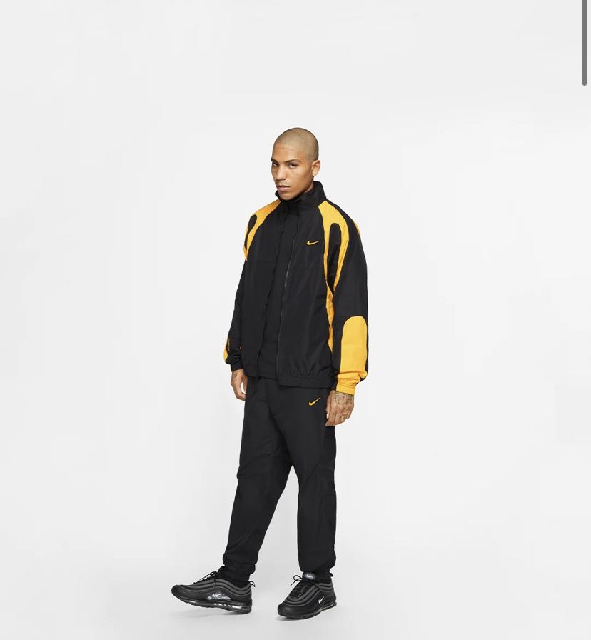 stores that carry nike apparel