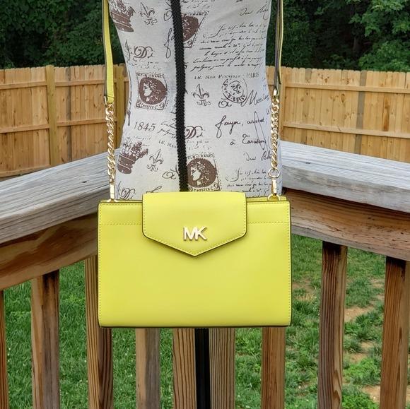 Michael kors hot sale mott large clutch