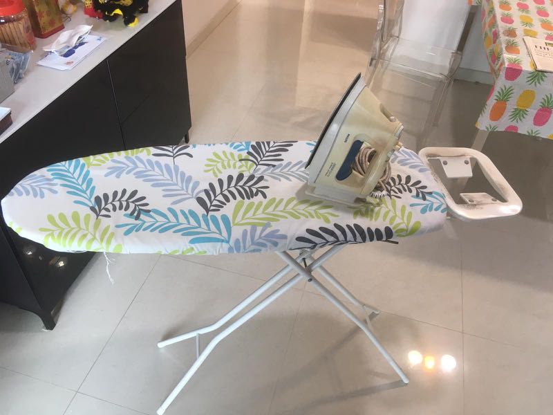 Steam iron and ironing board, Home Appliances, Cleaning & Laundry on