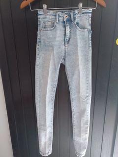 Stradivarius Washed Jeans size 32