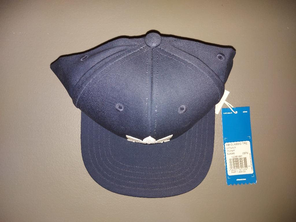 snapback trefoil cap